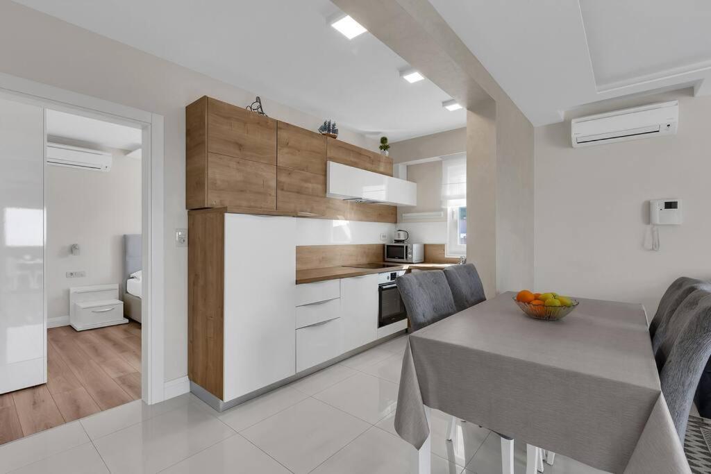 Apartment Hrvoje -Nur 50M Bis Zum Meer - Makarska Exklusiv Promajna Buitenkant foto